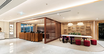 办公空间设计装修：工作场所的概念围绕着“扎根” 达到微妙的新旧平衡