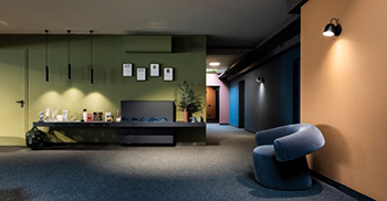 办公室装修设计：旨在营造一种宽敞的感觉 创造了足够的社交互动和娱乐空间