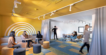 办公室室内装修：调色板与饰面、天花板和地毯相得益彰 为空间增添了活力和个性