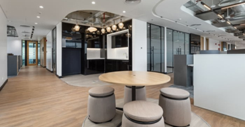 办公空间设计：营造出一种创新、安全和全球影响力的感觉